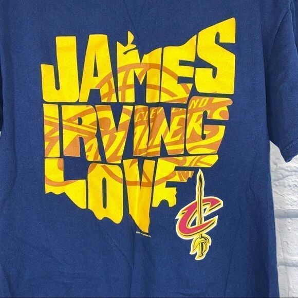 Cleveland cavs throwback t-shirt men’s size med but runs small - Picture 2 of 4